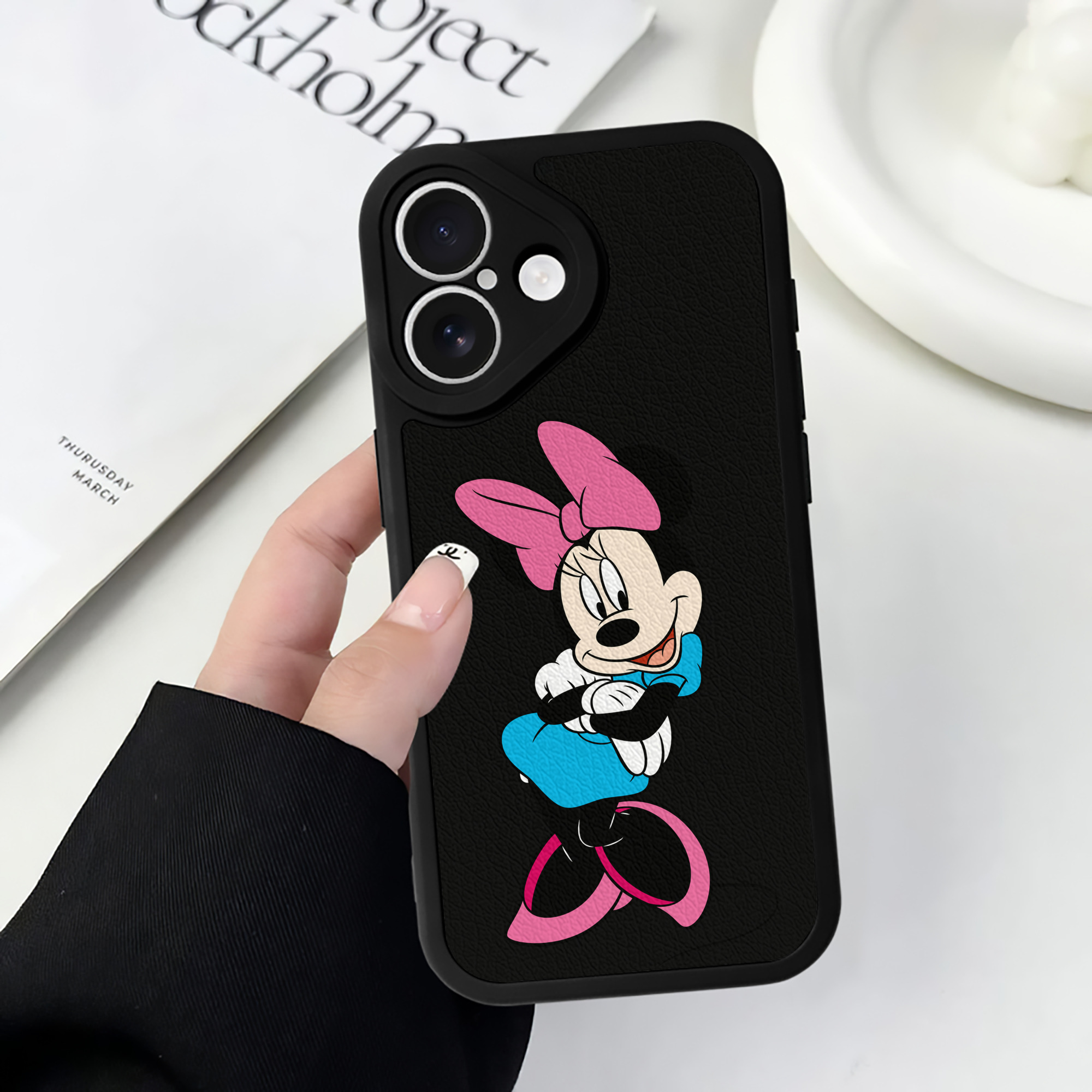 （画像用） ミッキーマウス Mickey Mouse 【iPhone 16シリーズ対応】シリコンスマホケース（レザー調） 材質：シリコン